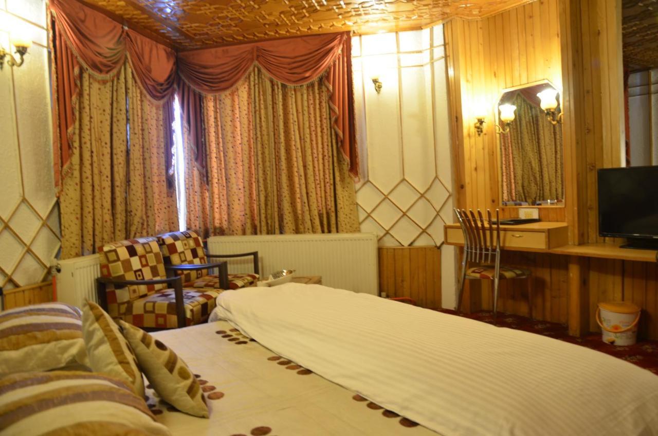 Hotel Hilltop Gulmarg JAMMU AND KASHMIR Esterno foto