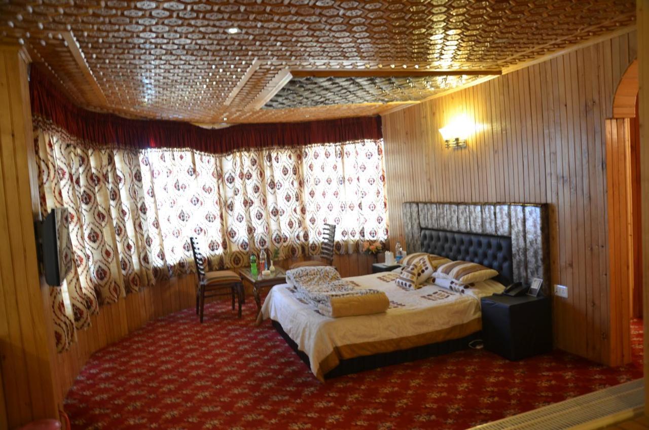 Hotel Hilltop Gulmarg JAMMU AND KASHMIR Esterno foto
