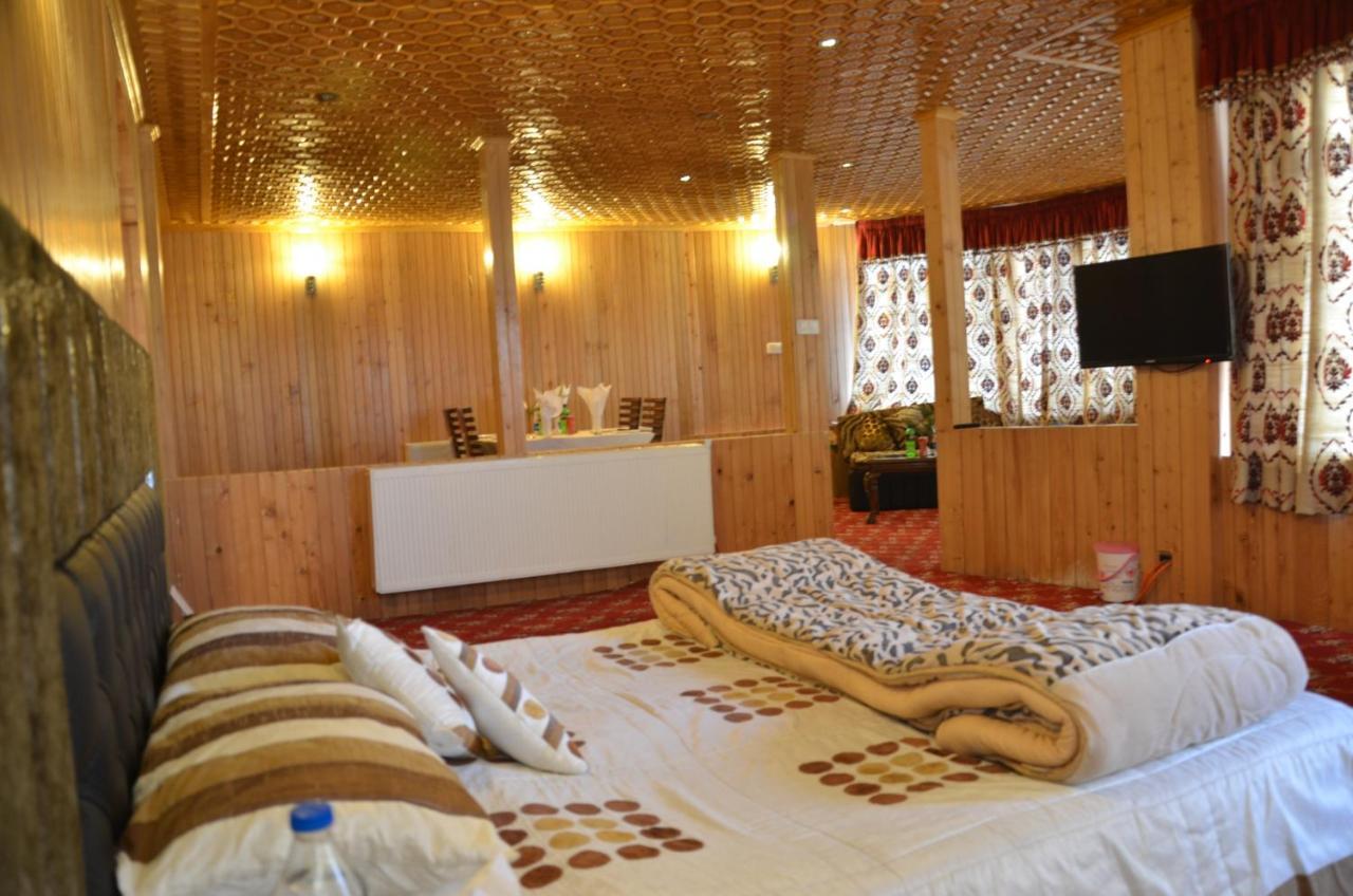 Hotel Hilltop Gulmarg JAMMU AND KASHMIR Esterno foto