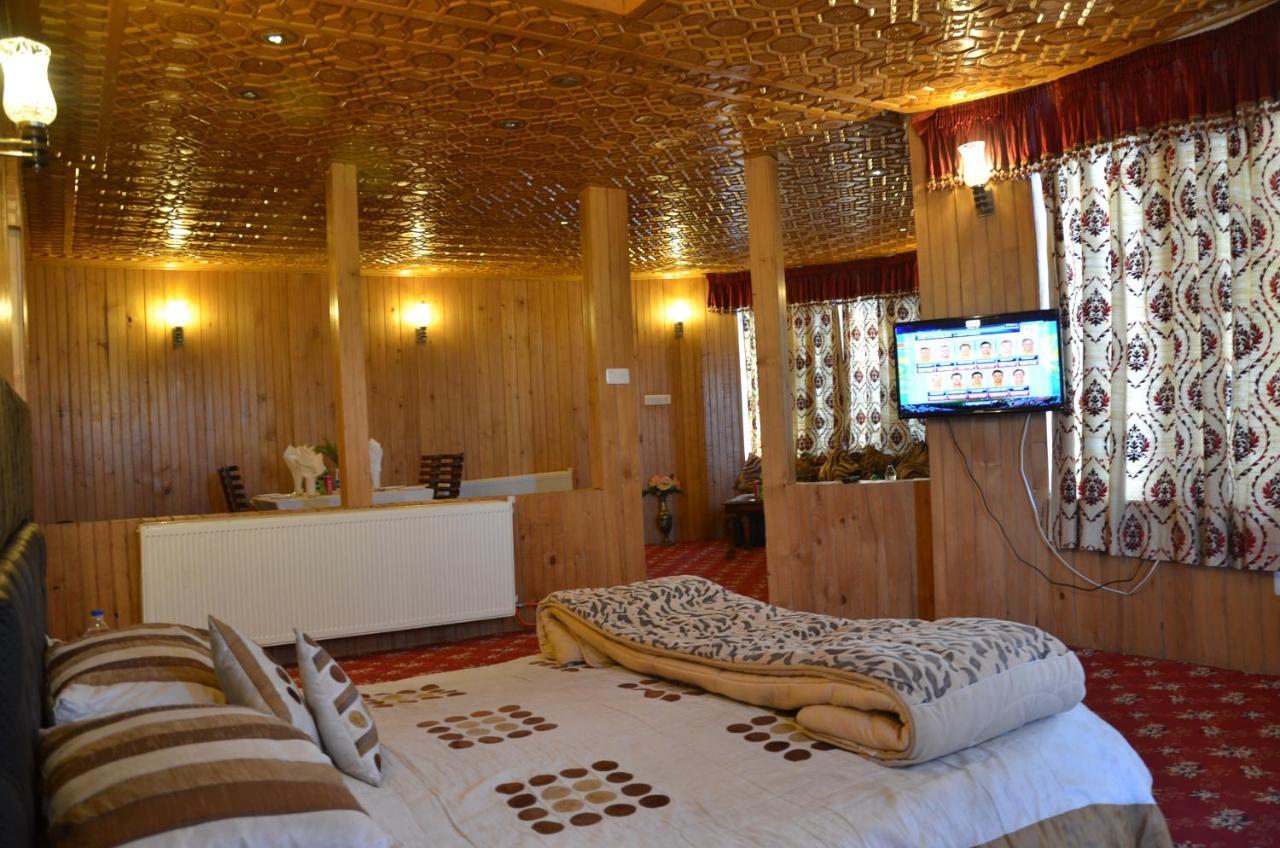 Hotel Hilltop Gulmarg JAMMU AND KASHMIR Esterno foto